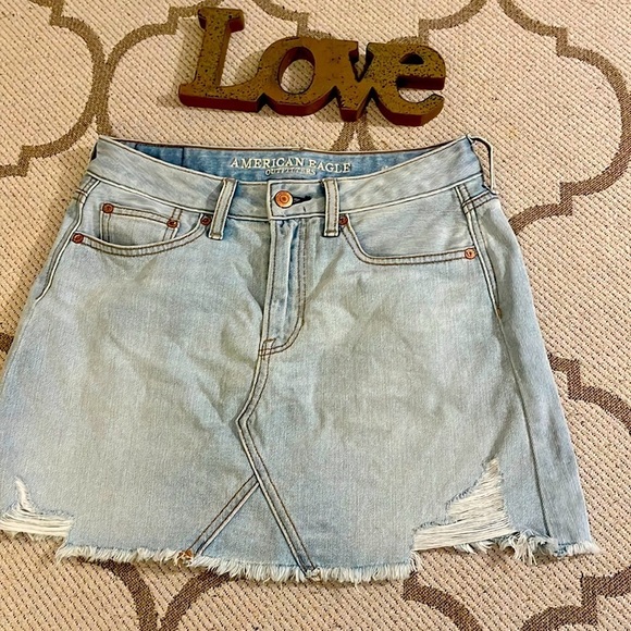 American Eagle Outfitters distressed light wash mini denim skirt - Picture 8 of 17